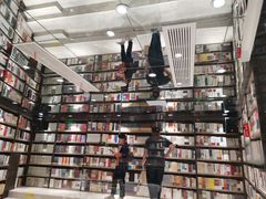 -钟书阁(群光广场店)