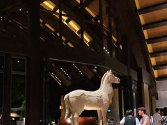 -三亚湾海居铂尔曼度假酒店