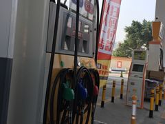 -冠德石油威程加油站