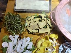 -民食香·腊排骨野生菌美食(木府店)