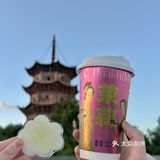 喝奶茶居然还有送周边真的很会抓女孩子的心