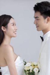 -伯爵婚纱摄影(光谷店)