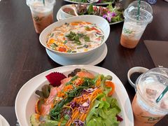 -Chom Cafe and Restaurant
