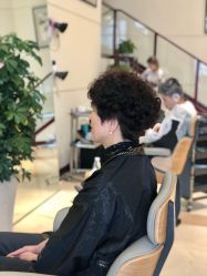 -Hello Lady发型设计