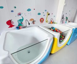 -海豚湾婴儿游泳(塘沽店)