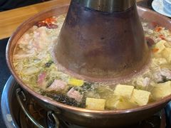 -果松木炭酸菜铜火锅·外婆参鸡汤