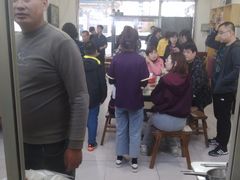 等位区-何记羊汤馆(丽水佳源店)