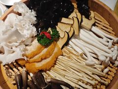 -尚尚仙·酸汤猪手·猪肚鸡火锅(华联万柳购物中心店)