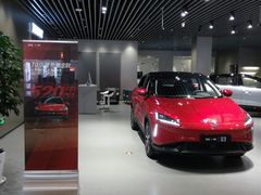 -小鹏汽车体验中心(苏州龙湖狮山天街店)