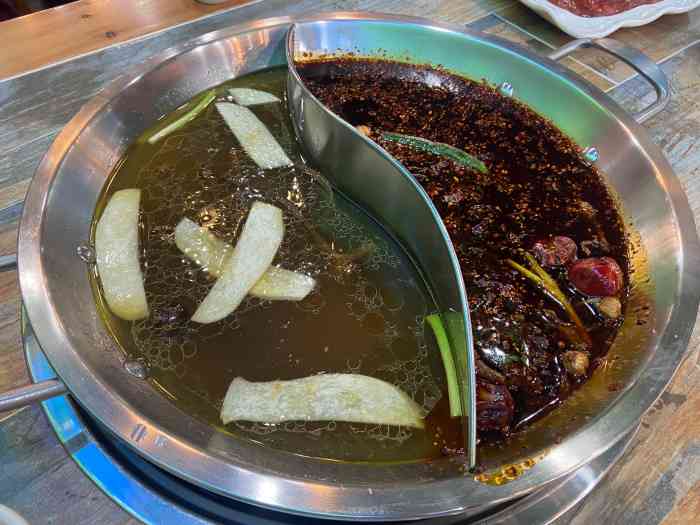 秦犟牛豆花牛肉"新店开业试营业刚巧碰上了,刚巧还挺好吃.