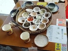 -包整·丝娃娃(一览甲秀楼风景店)