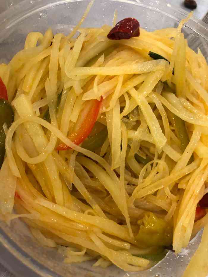 下班回家马上外卖点了一份新桥胖子缘他家的水煮鱼和酸辣土豆丝,说浇