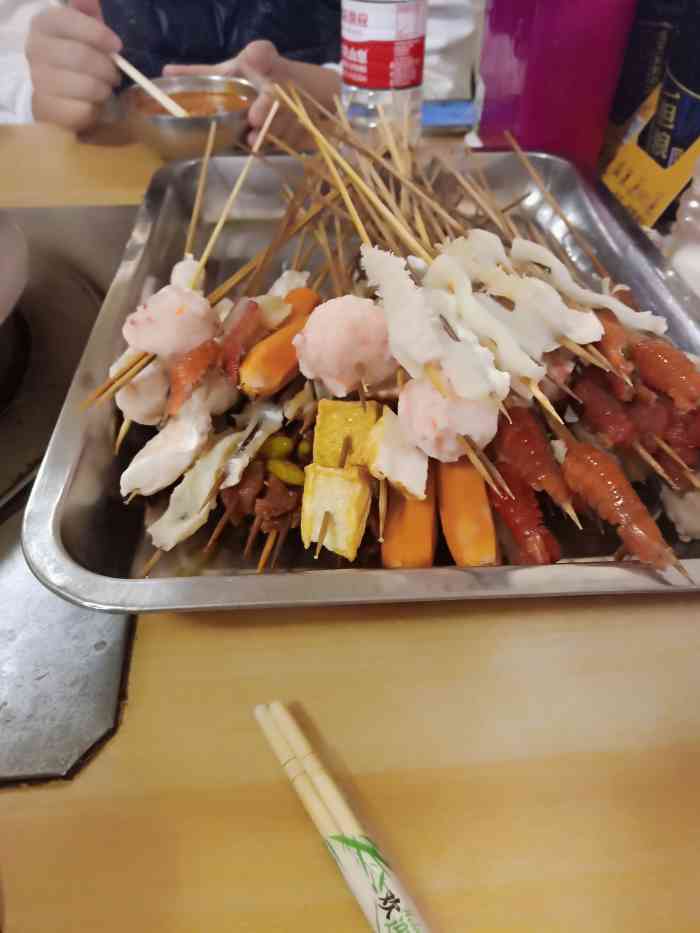 四川乐山大佛麻辣涮串(威海路店)-"整体感觉店面很干净,人很多,晚上8