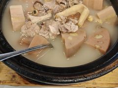 -明本湛江鸡•海鲜小厨(陈家祠店)