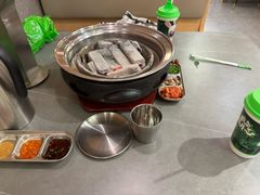 -围炉肉舍•炭烤活鳗•丹东海鲜烤肉(步行街店)