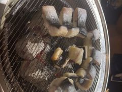 -围炉肉舍•炭烤活鳗•丹东海鲜烤肉(步行街店)