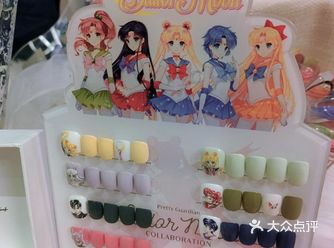 最近迷上了裸色系美甲~