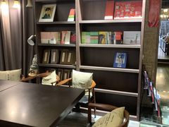 -钟书阁(松江泰晤士小镇店)