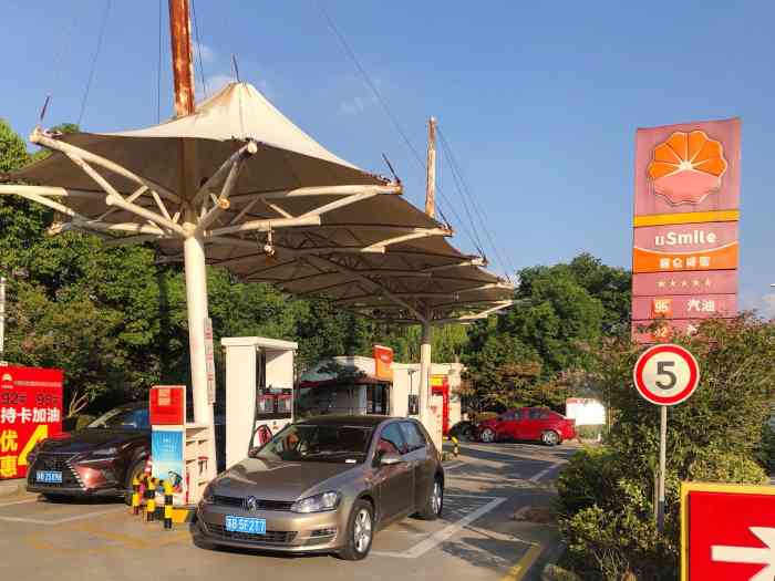 绿岛加油站(运河西路站)-"汽车没油了,下班顺路过来加个油.这个加.