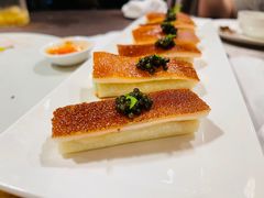 鱼子酱配脆皮烤乳猪-广州文华东方酒店·江-由辉师傅主理