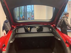 -TESLA 特斯拉(上海太古汇体验店)