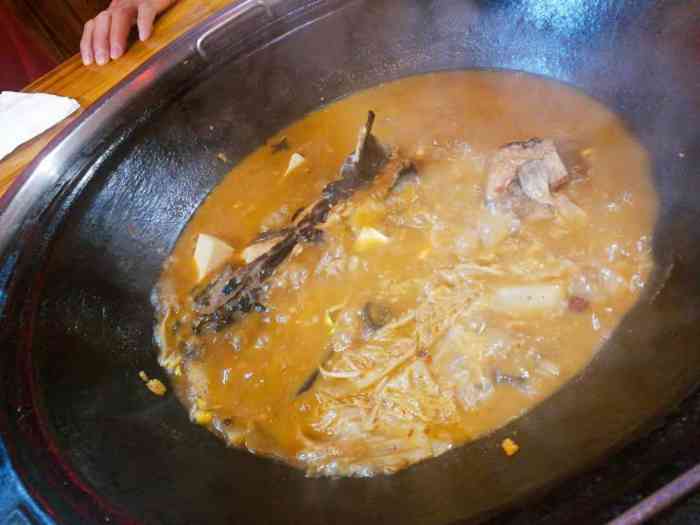 家宴小厨-"在小港附近的商户,有地下停车场.但是收费.