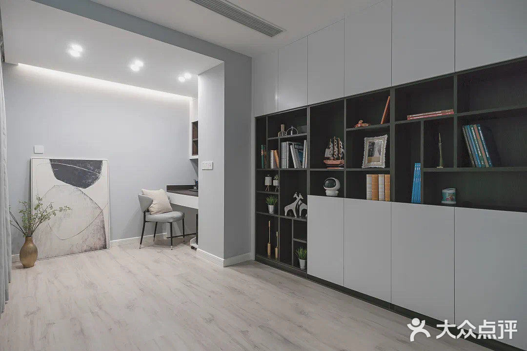 4室2厅3卫跃层里的那些通天柜