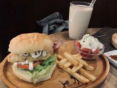 炸鱼汉堡套餐-加菲咖啡西餐厅garfield coffee(蓝宝石大厦店)