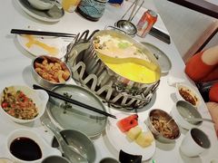 -洪氏嗨捞·广东猪肚鸡·椰子鸡火锅(西咸万象城店)