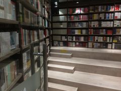 -钟书阁(群光广场店)