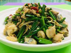 芹菜炒毛蚬子肉-凤百年大骨鸡饭庄