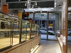 面包甜点陈列柜-顶东面包花园·生日蛋糕(世博店)