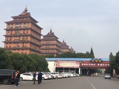 华西村的村口大门-华西村