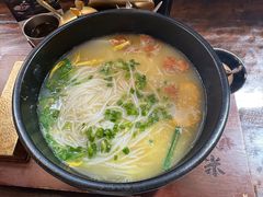 -银米·云南传统过桥米线(双廊黑金冠店)
