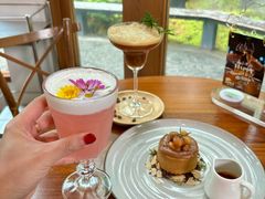 -Chom Cafe and Restaurant