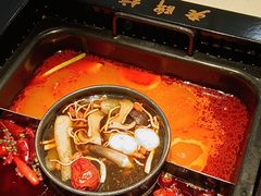 -老牌坊云南鱼豆花火锅(哈西万达店)
