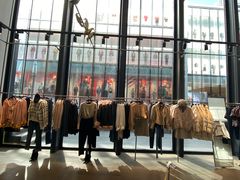 店内环境-URBAN REVIVO(深圳华润万象天地店)