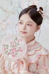 -至臻微拉婚纱摄影