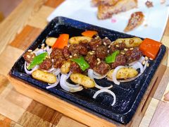 铁板松子牛肉粒-蜜桃餐厅·伴山(绿宝广场店)