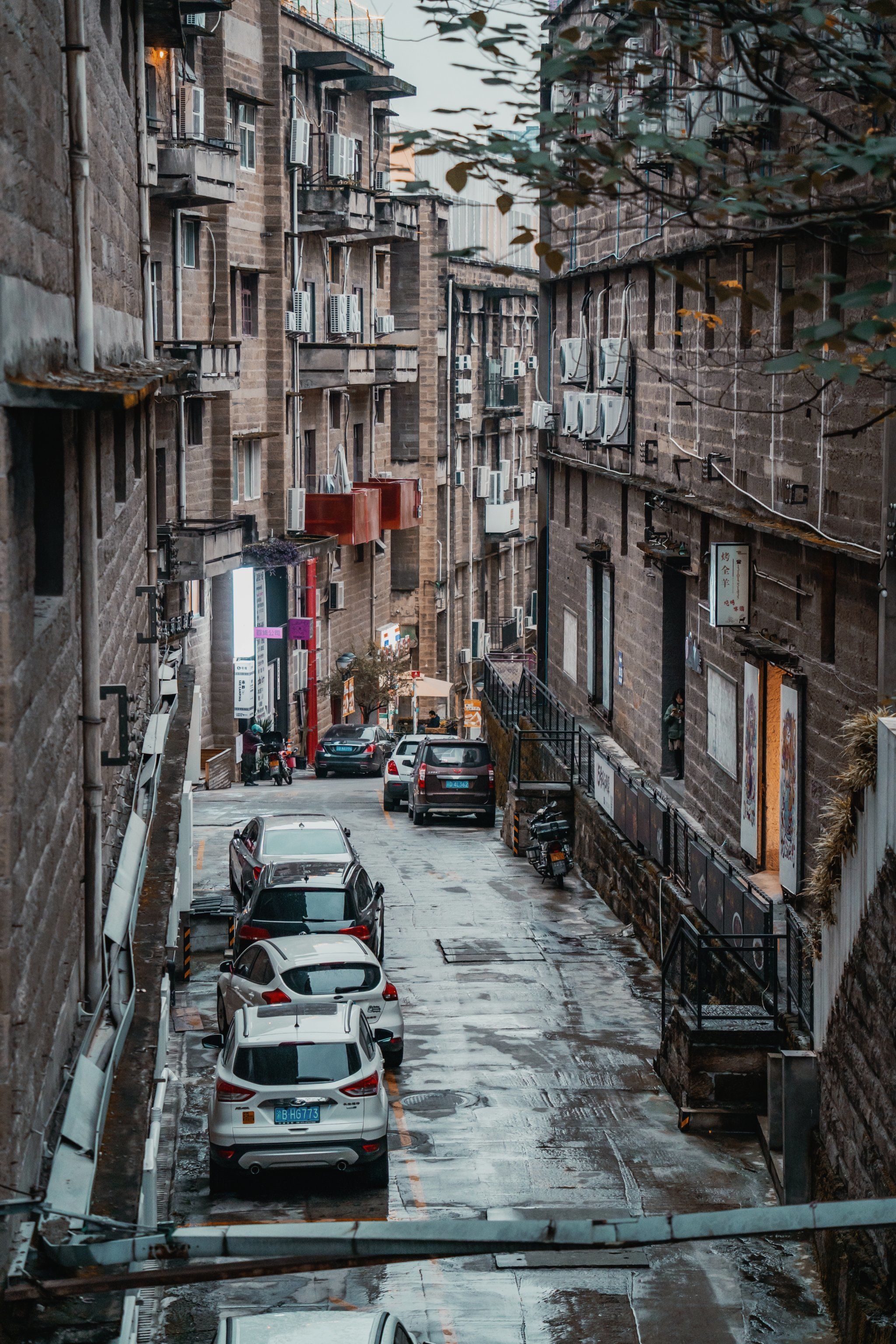 不在国外就是重庆!美拉德氛围拉满的街道