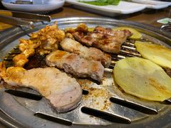 厚切猪肉-·缸桶屋·韩式牛肋条自助烤肉(西湖D11店)