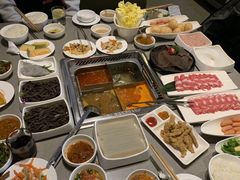 -海底捞火锅鲜切牛肉主题店(长寿路店)