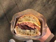 草莓红豆夏巴塔三明治-沁屋面包店(人民东路店)