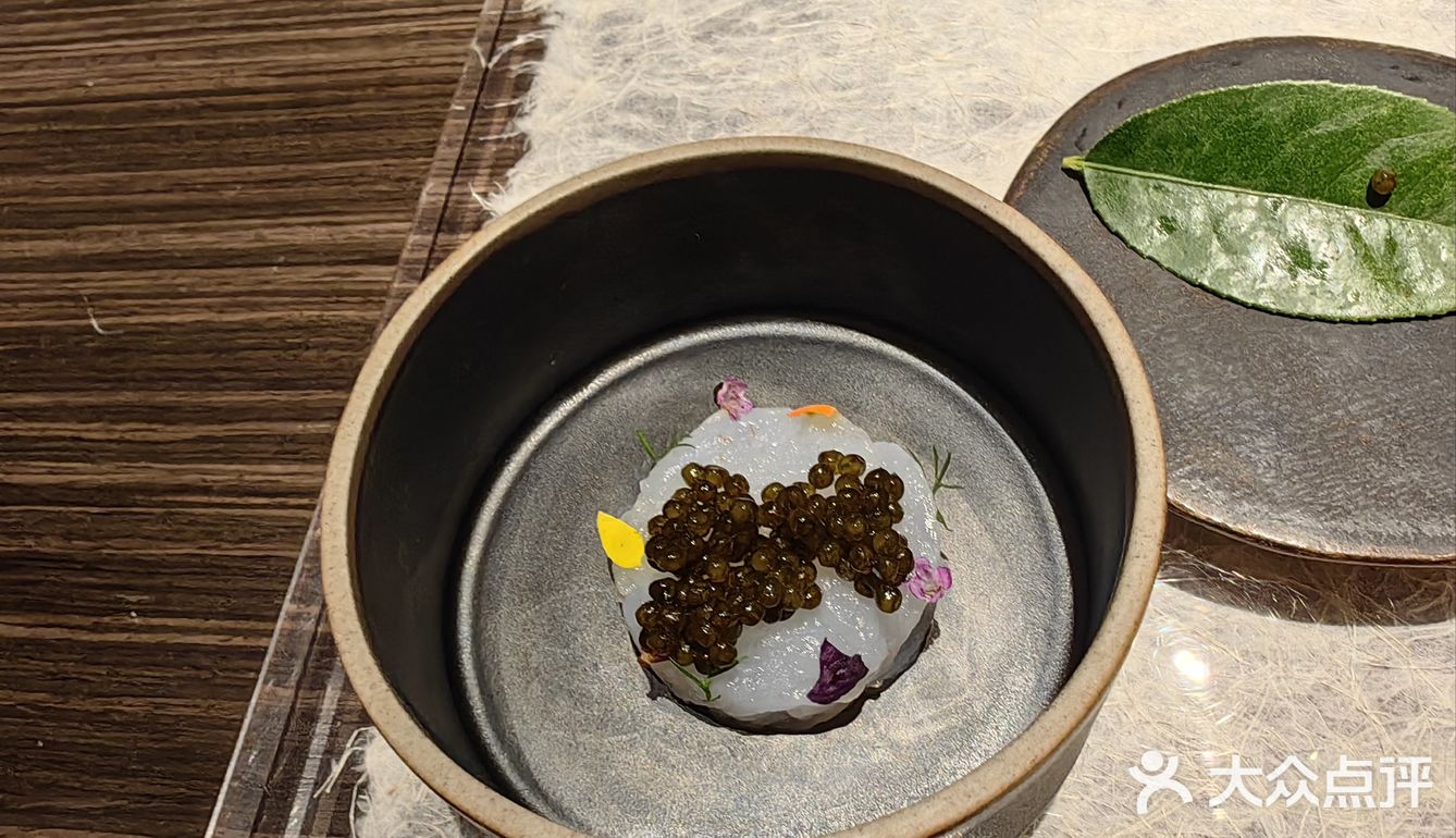 霞初的感觉就是王品升级版主厨直接在铁盘前制作菜肴