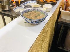 自助取餐区-海清宁记大馅云吞