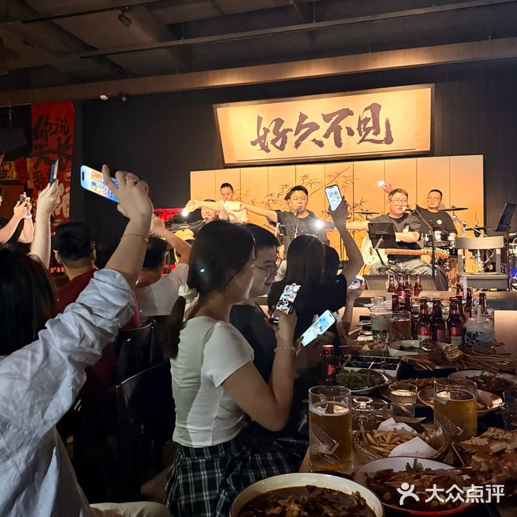 🔥🪭響LiveHouse原班人马开的烧烤酒馆