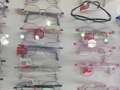 -美式眼镜·授权蔡司.依视路.尼康.豪雅.明月(南翔印象城店)