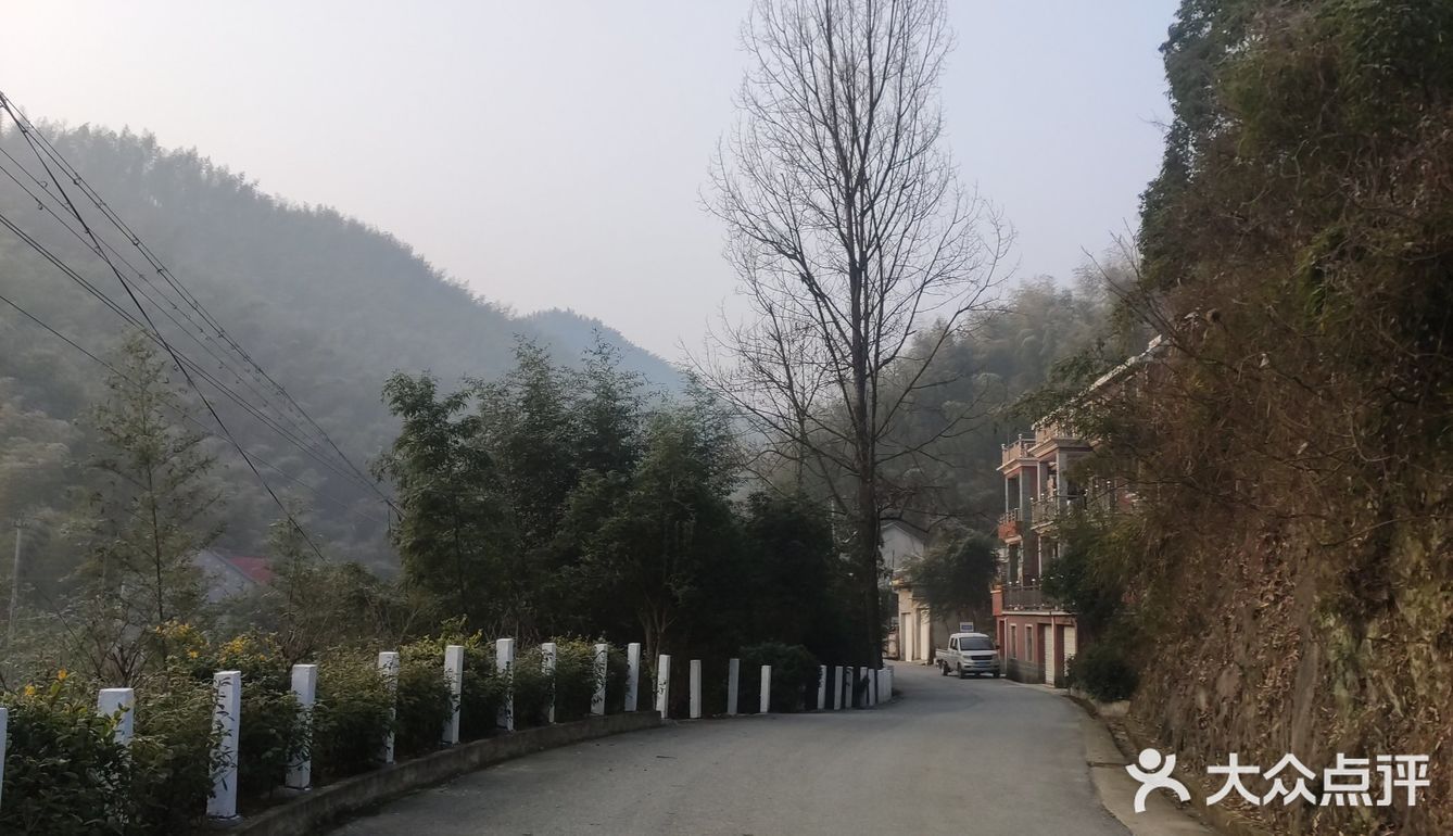 你知道你是在跟谁说话吗？信不信我现在就杀了你