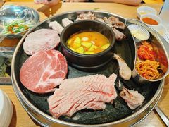 -江南猪肉商会无限续吃(弘大店)