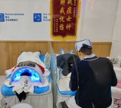 -靓芙泉专研痘痘肌